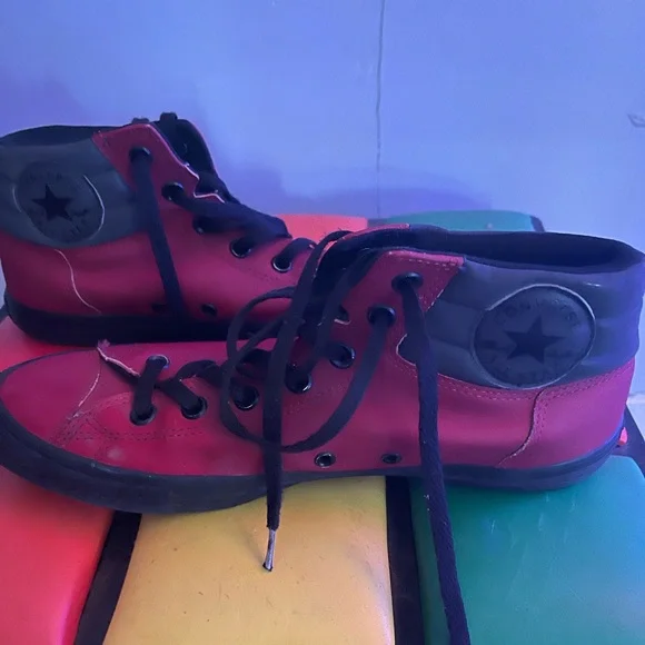 Converse Red High Top Pleather Men’s Size 9.5 - Picture 1 of 5
